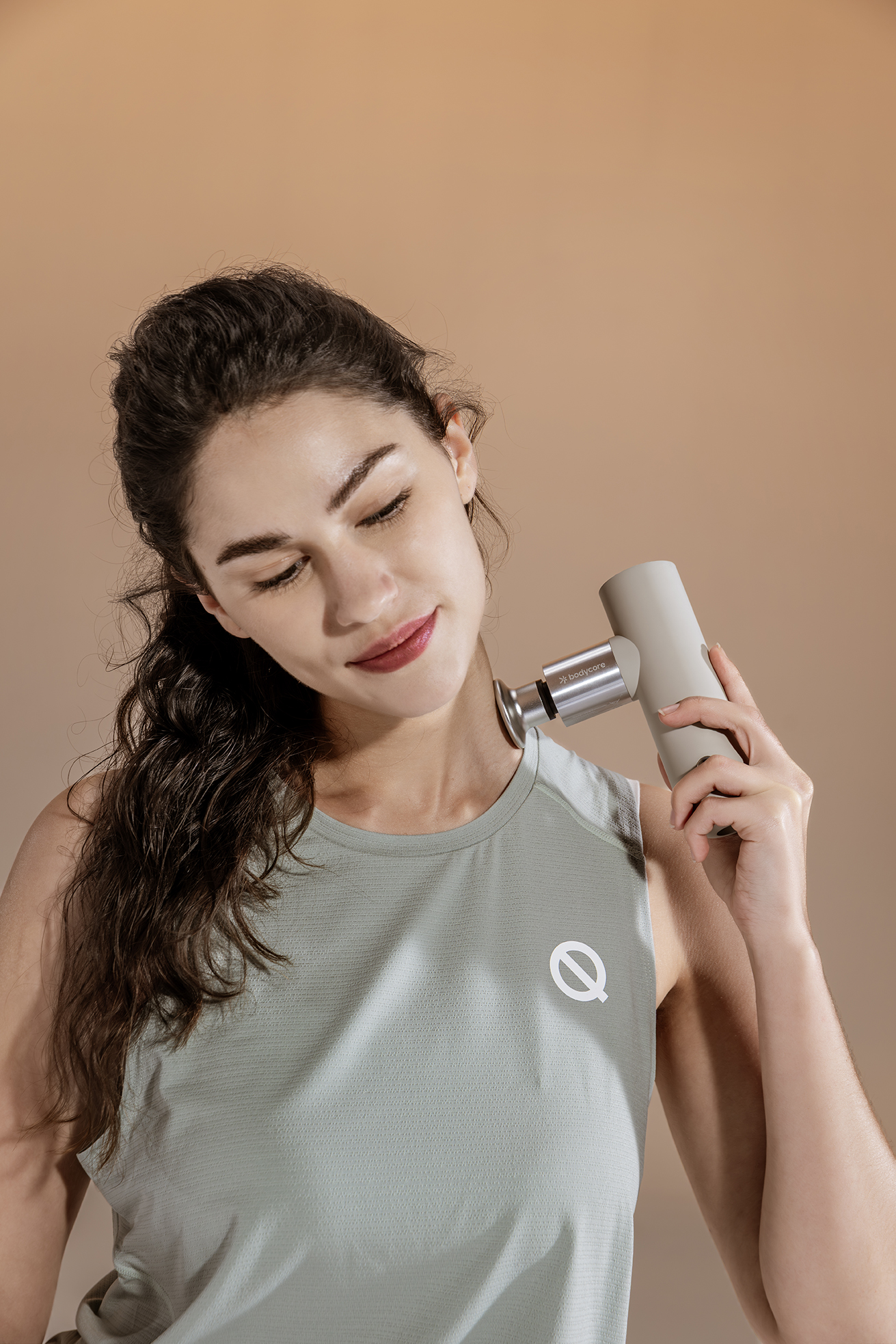 筋膜枪人物产品拍摄