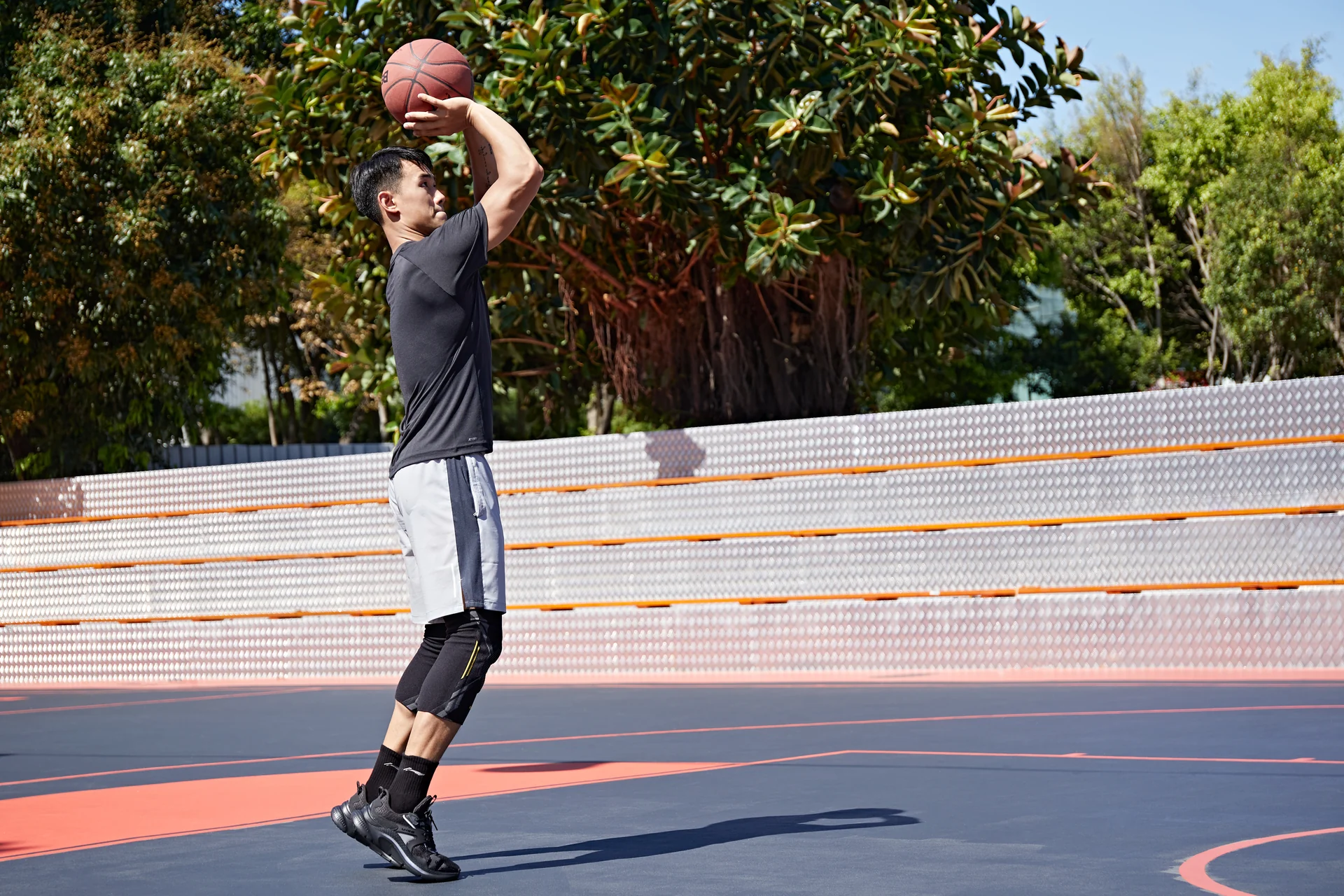 Outdoor photography for GUARD HERO knee pads, shot on basketball and football courts during real play.