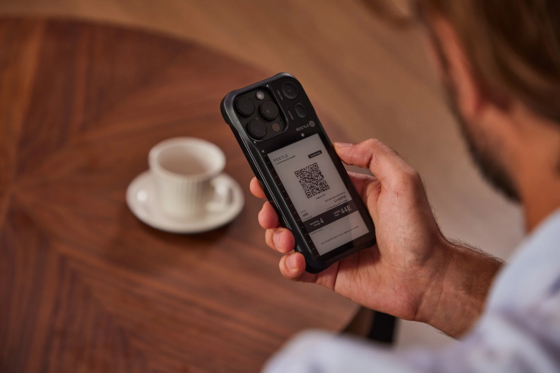 A product photography series for a phone case with an integrated reading display. Built around a smartphone case, the product adds a dedicated e-reader screen for convenient reading without switching devices. Handheld close-ups, desktop use, and lifestyle scenes show its form, reading interface, and everyday use across commuting, work breaks, and home life.